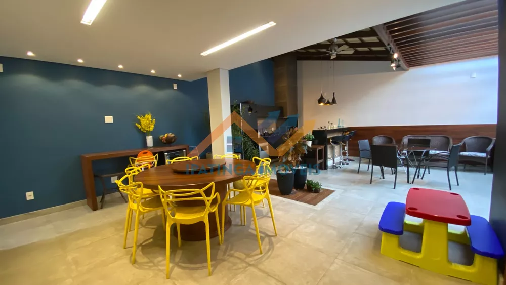 Casa à venda com 4 quartos, 250m² - Foto 1