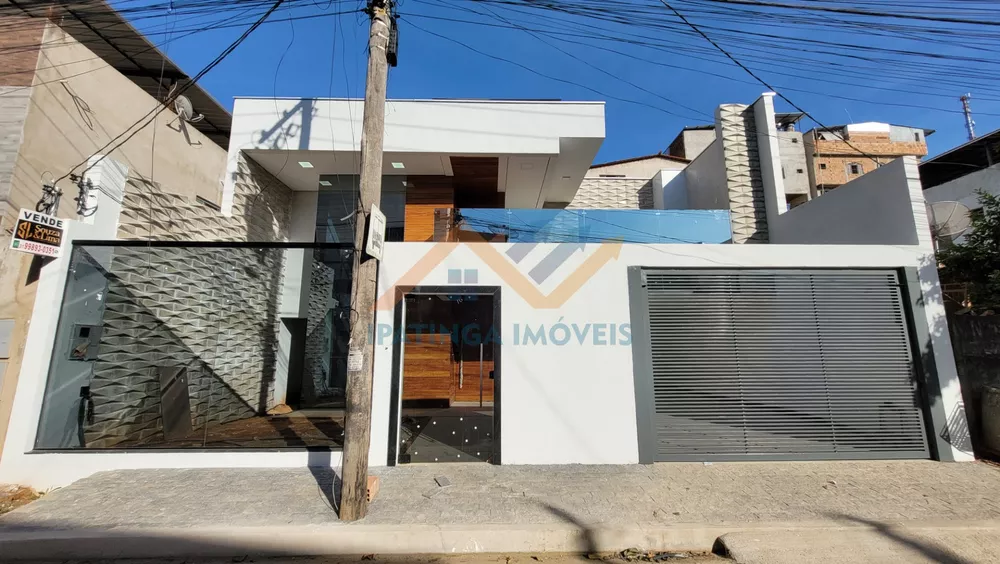 Casa à venda com 3 quartos, 220m² - Foto 1