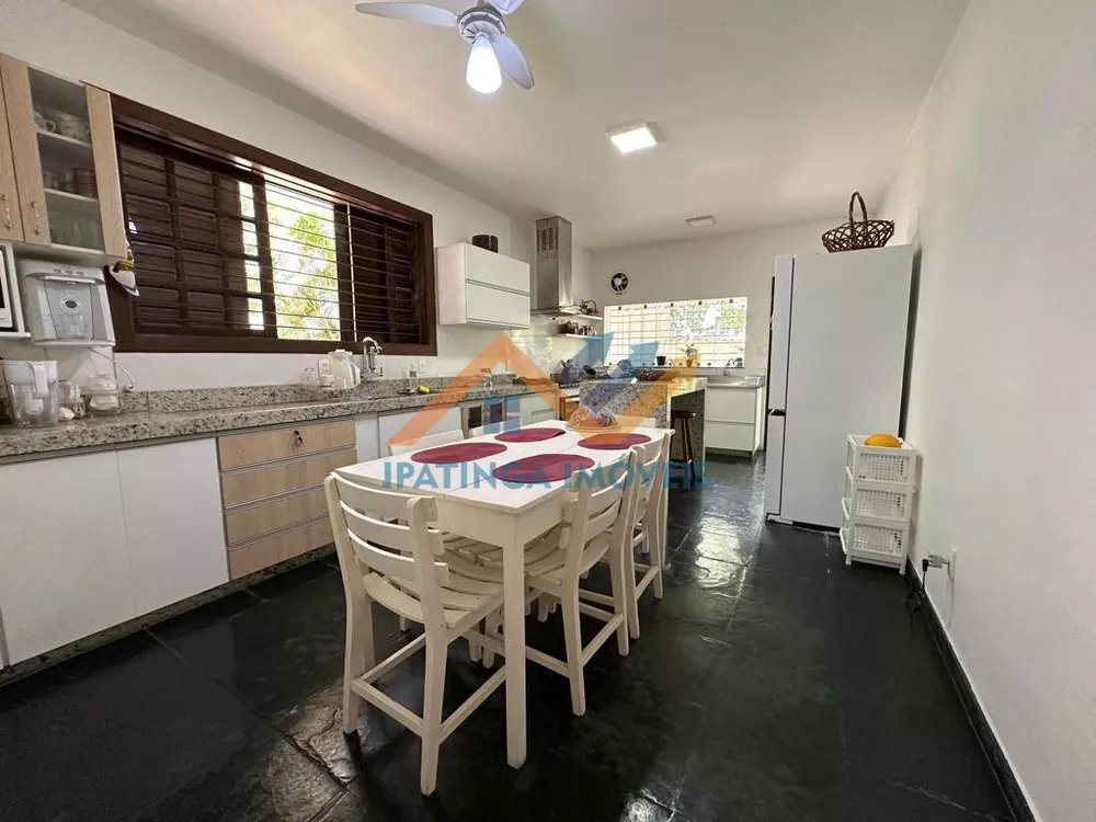 Casa à venda com 3 quartos, 370m² - Foto 4