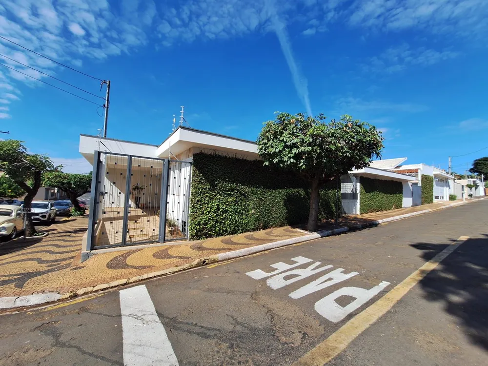 Casa, 5 quartos, 198 m² - Foto 1