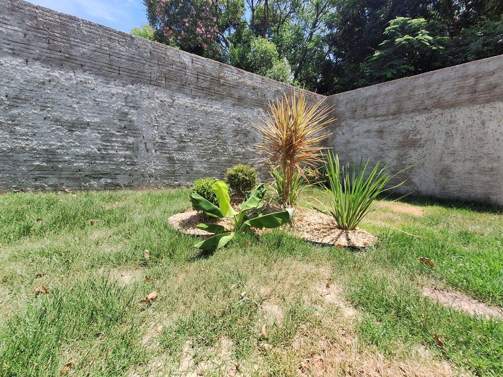 Casa à venda com 2 quartos, 65m² - Foto 1