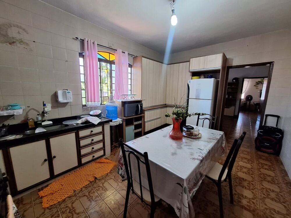 Casa à venda com 3 quartos, 215m² - Foto 4