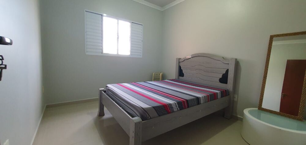 Sobrado à venda com 4 quartos, 318m² - Foto 1