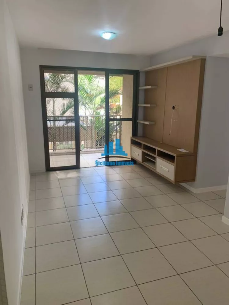 Apartamento à venda com 3 quartos, 75m² - Foto 1