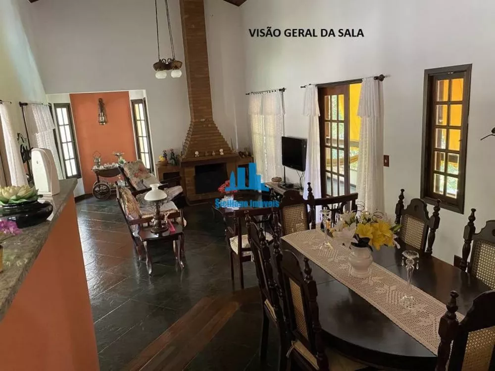 Casa à venda com 5 quartos, 220m² - Foto 2