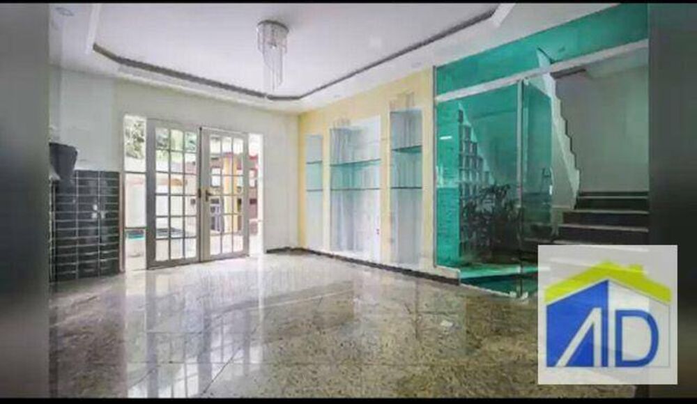 Casa de Condomínio à venda com 4 quartos, 315m² - Foto 1