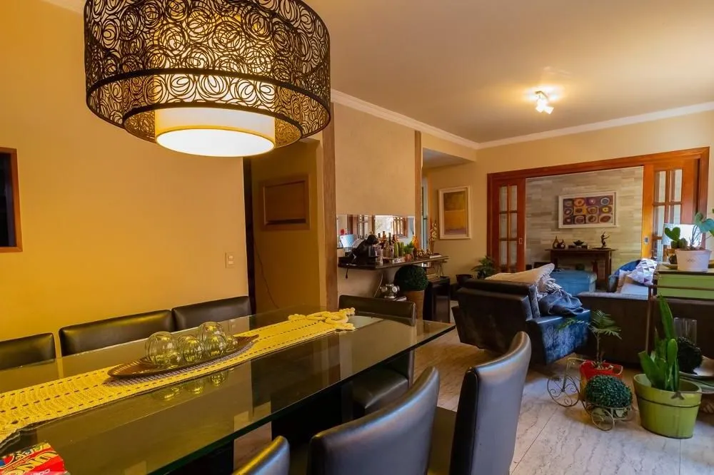 Casa, 4 quartos, 225 m² - Foto 1