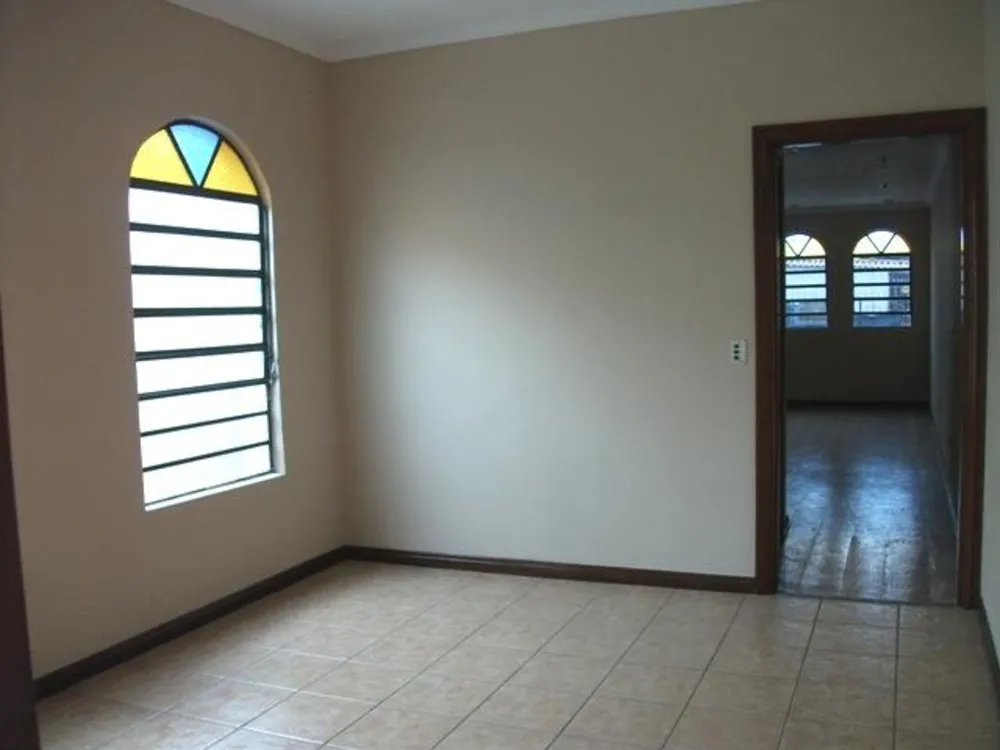Casa, 4 quartos, 230 m² - Foto 2