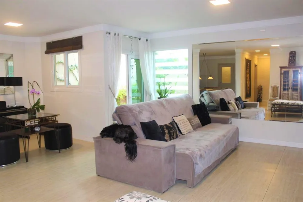 Casa, 4 quartos, 327 m² - Foto 1