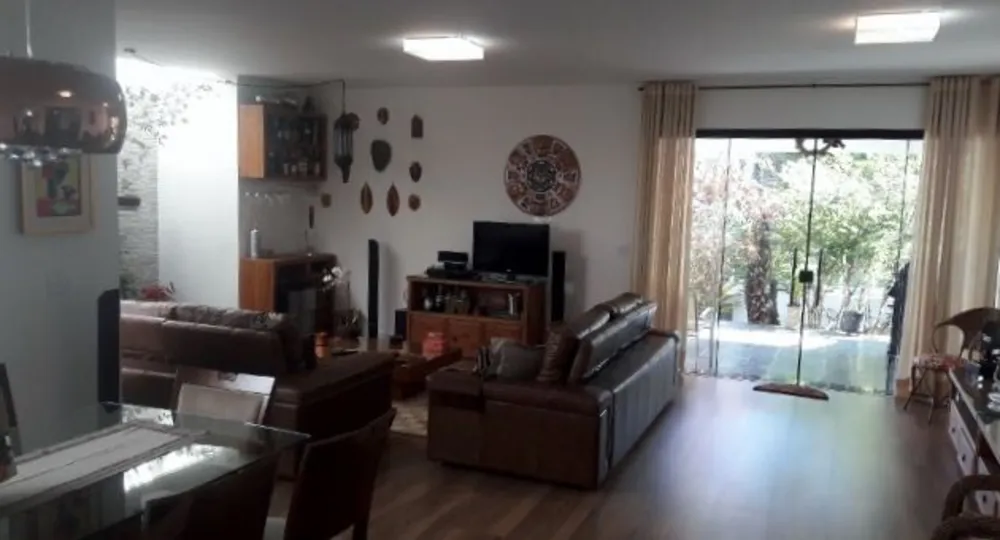 Casa, 3 quartos, 220 m² - Foto 1