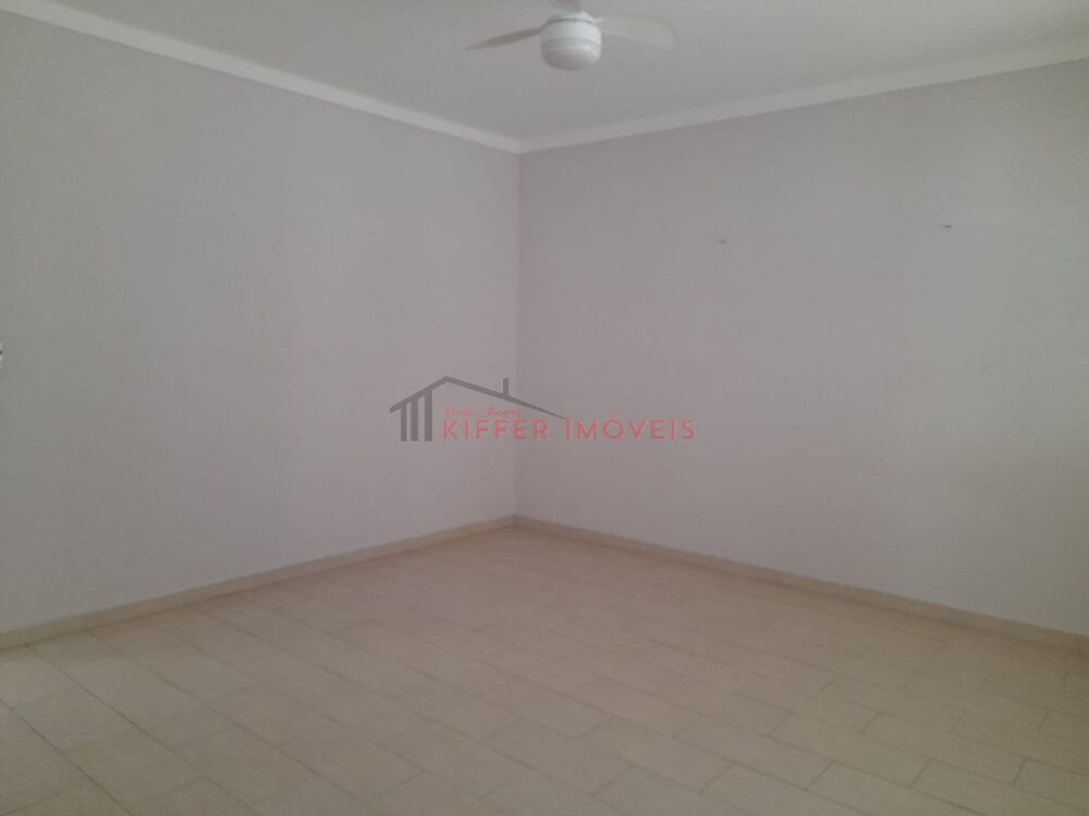 Casa à venda com 3 quartos, 210m² - Foto 1