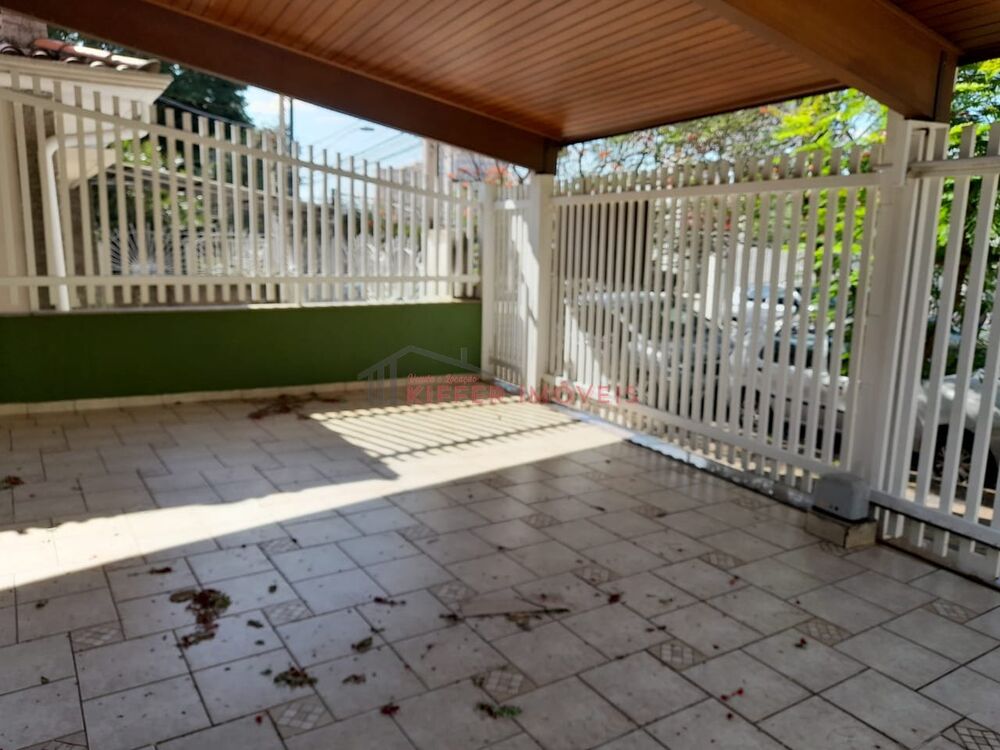 Casa à venda com 3 quartos, 210m² - Foto 3