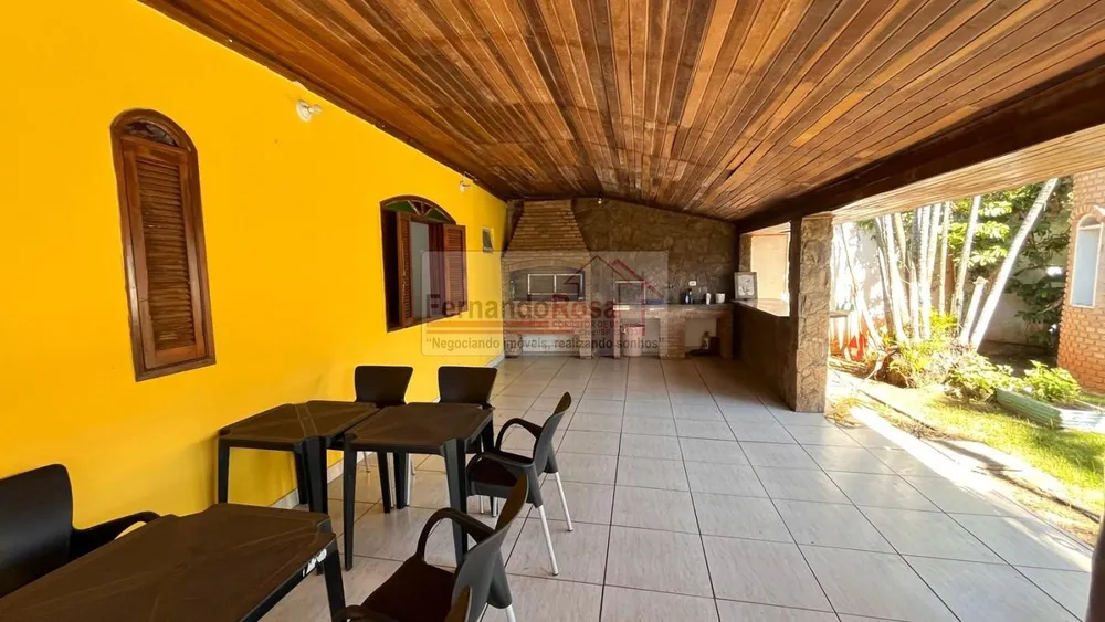 Casa, 4 quartos, 247 m² - Foto 1
