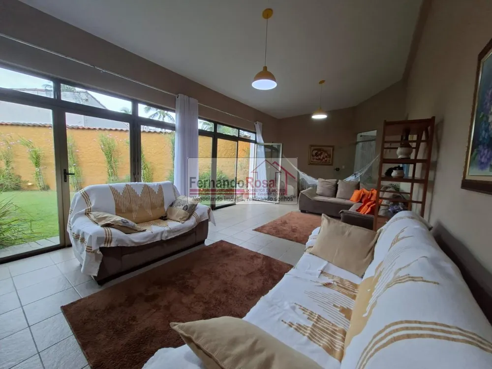 Casa, 4 quartos, 235 m² - Foto 1