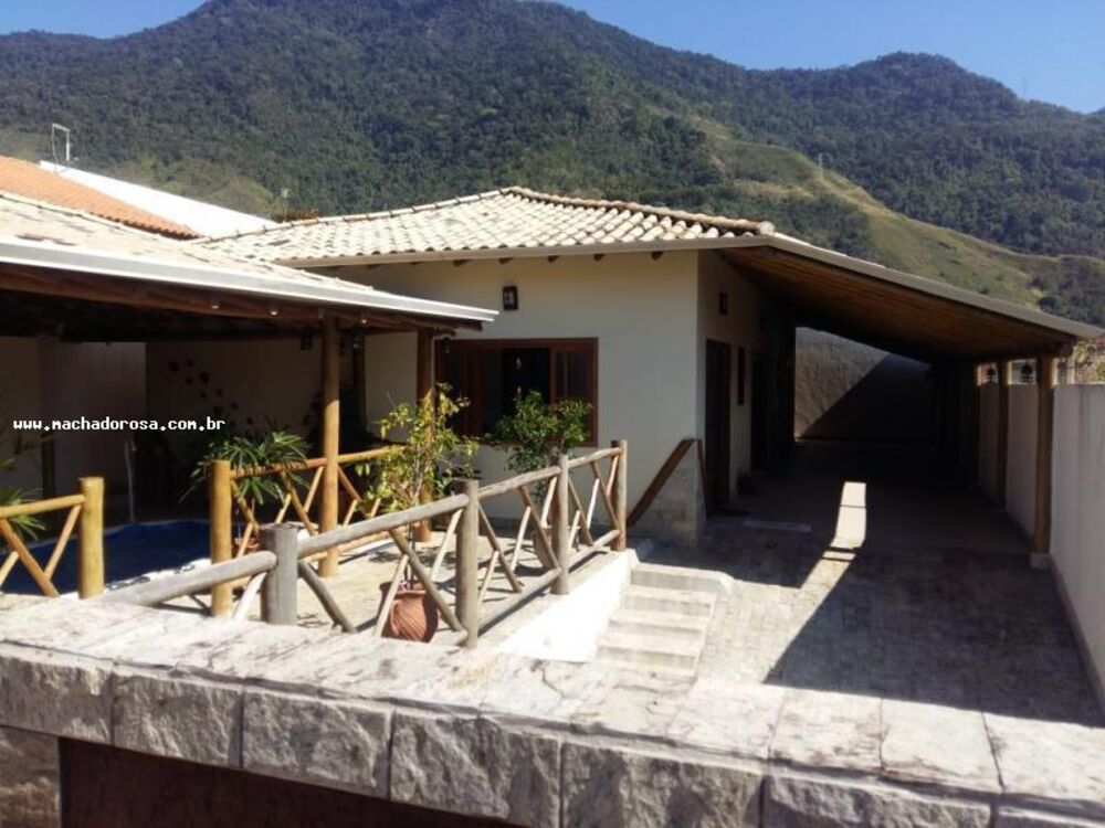 Casa à venda com 3 quartos, 250m² - Foto 1
