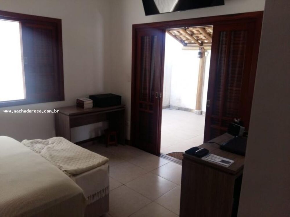 Casa à venda com 3 quartos, 250m² - Foto 18