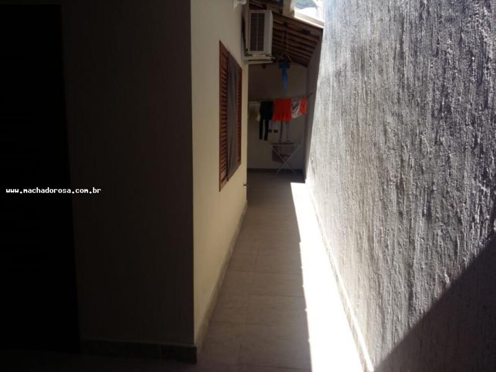 Casa à venda com 3 quartos, 250m² - Foto 26