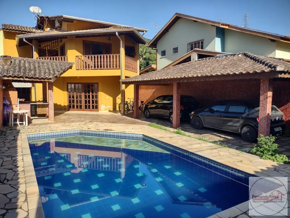 Casa, 5 quartos, 235 m² - Foto 1