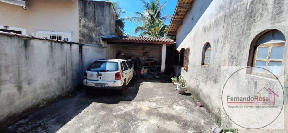 Casa à venda com 3 quartos, 639000m² - Foto 1