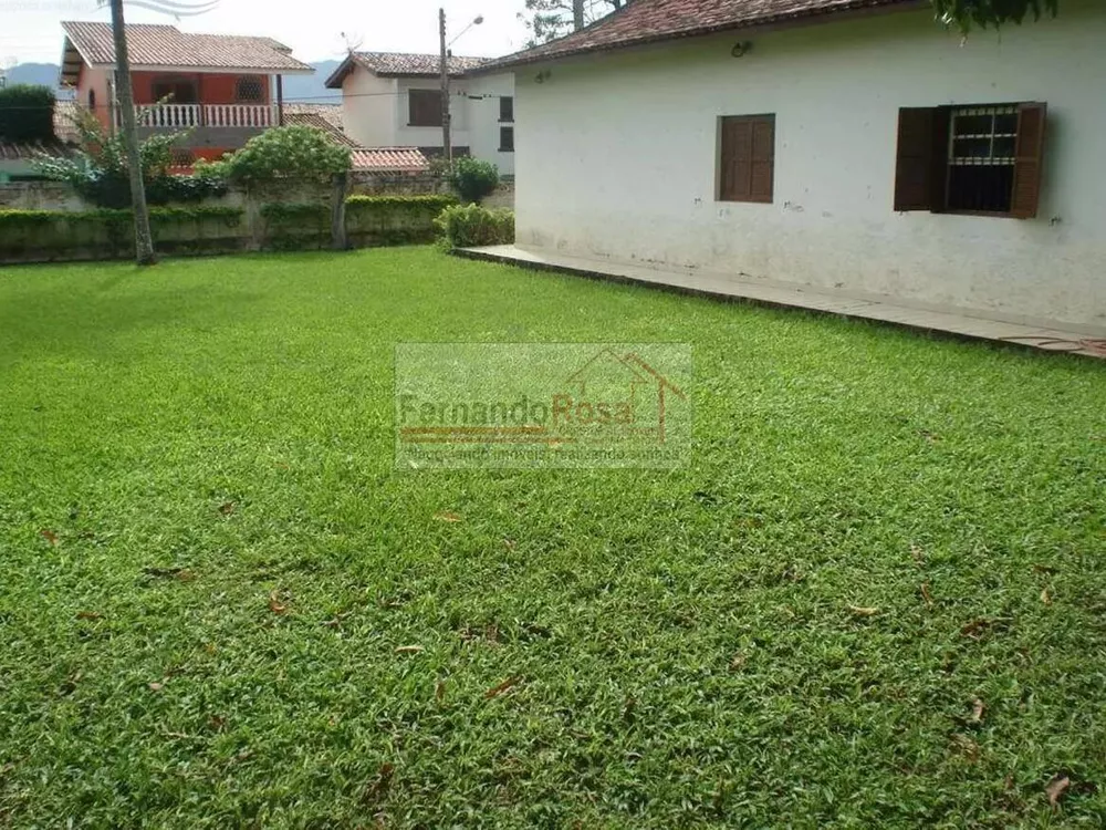 Casa, 5 quartos, 215 m² - Foto 1
