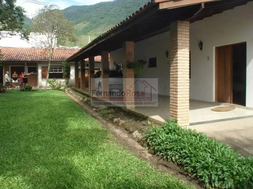Casa, 5 quartos, 215 m² - Foto 1