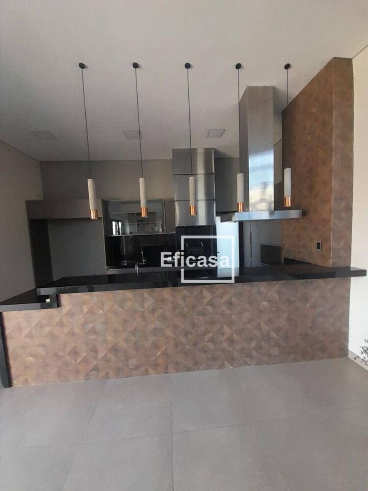 Sobrado à venda com 3 quartos, 240m² - Foto 1