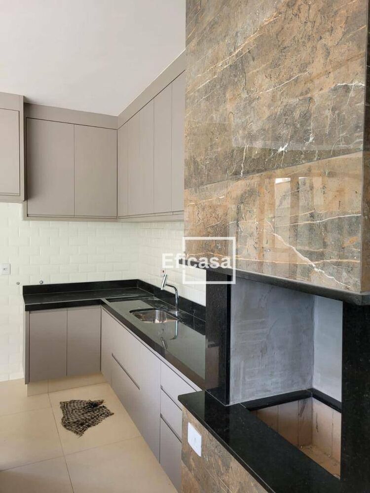 Casa de Condomínio à venda com 3 quartos, 220m² - Foto 3