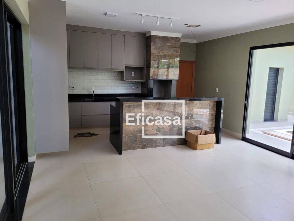 Casa de Condomínio à venda com 3 quartos, 220m² - Foto 2