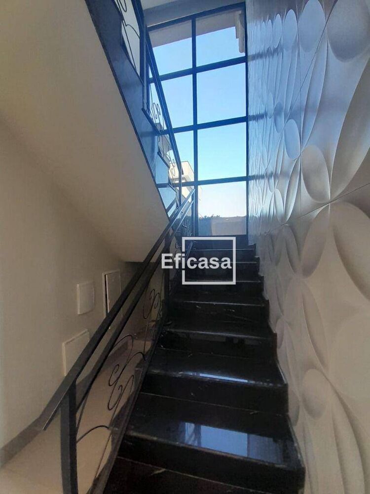 Sobrado à venda com 3 quartos, 230m² - Foto 1