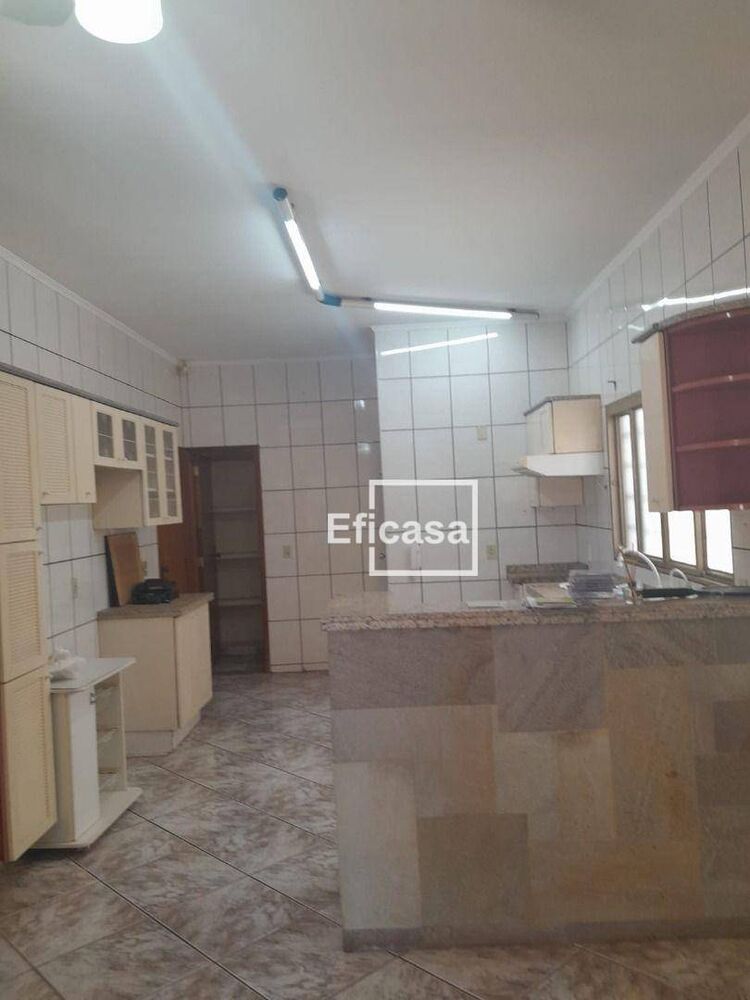 Casa, 3 quartos, 200 m² - Foto 1