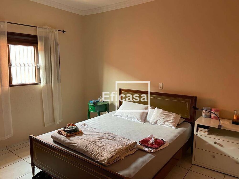 Casa, 3 quartos, 196 m² - Foto 2