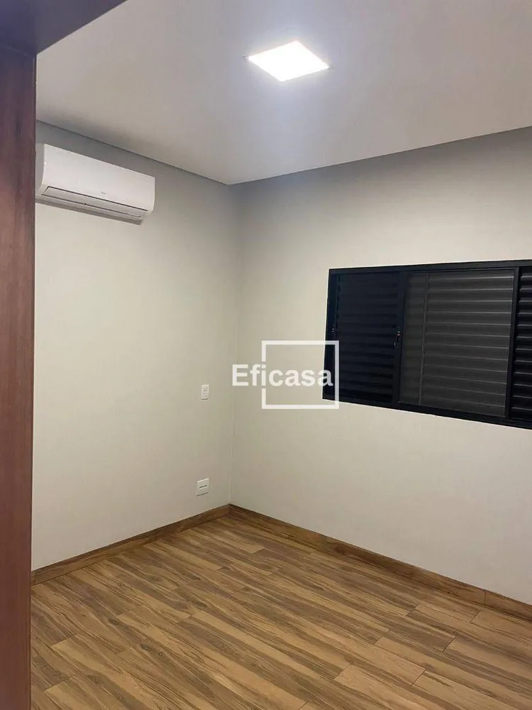 Casa, 3 quartos, 218 m² - Foto 3