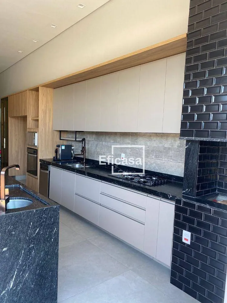 Casa, 3 quartos, 218 m² - Foto 1