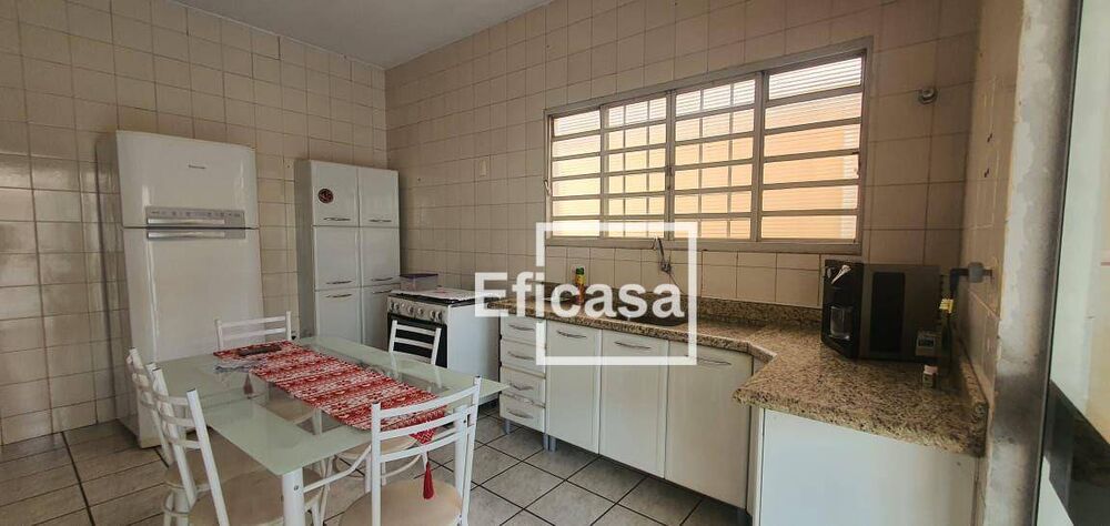 Casa, 3 quartos, 230 m² - Foto 3