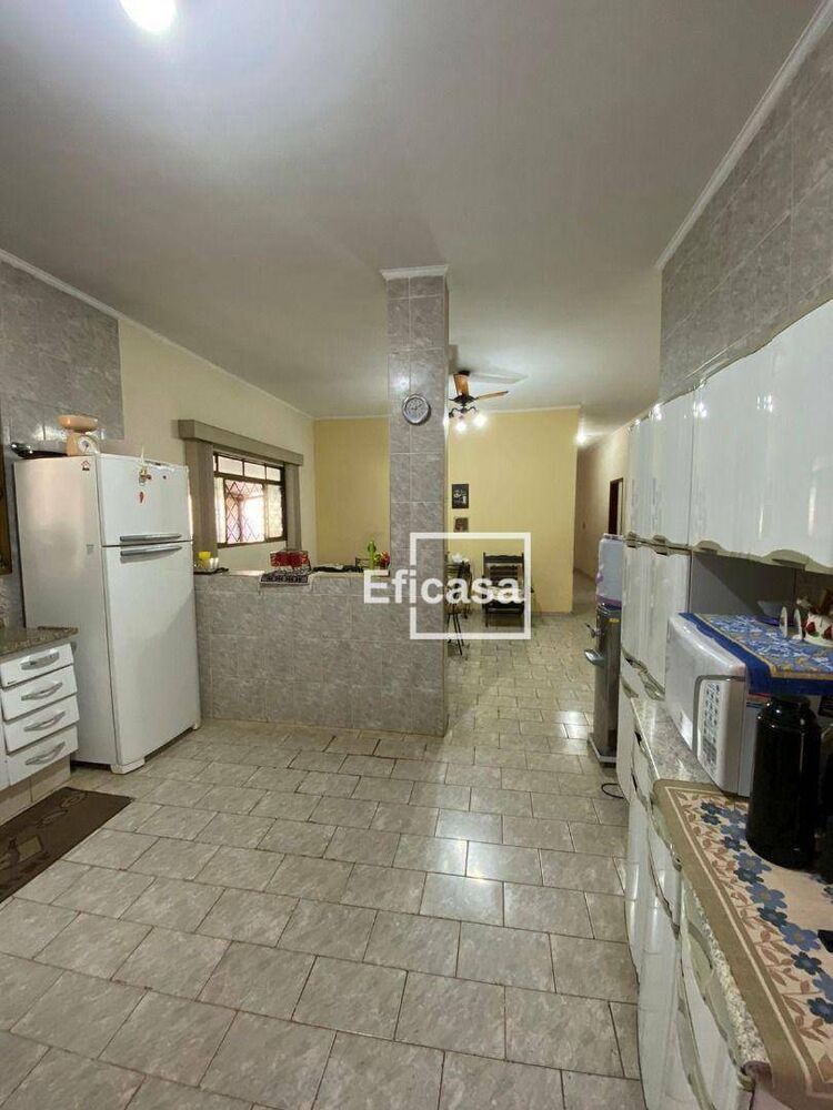 Casa à venda com 3 quartos, 200m² - Foto 3