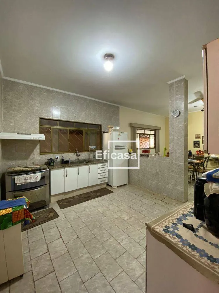 Casa, 3 quartos, 200 m² - Foto 9