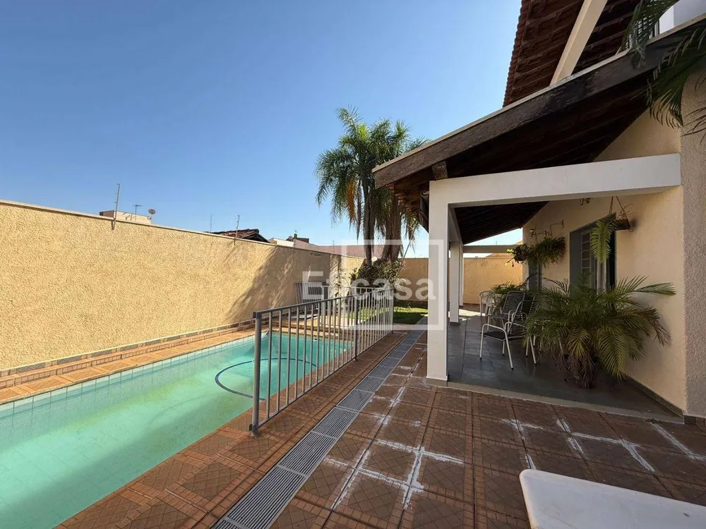 Casa, 3 quartos, 402 m² - Foto 1