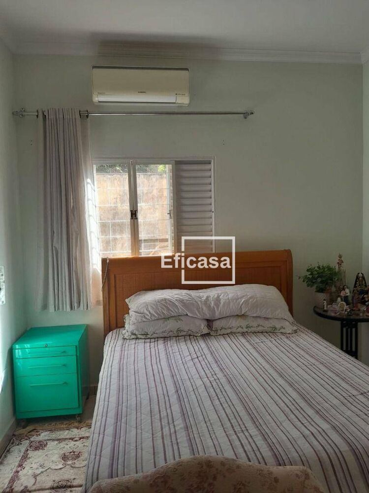 Casa à venda com 3 quartos, 220m² - Foto 4