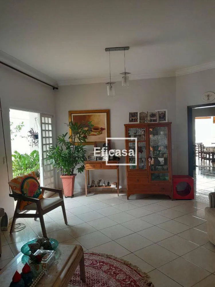Casa, 3 quartos, 220 m² - Foto 1