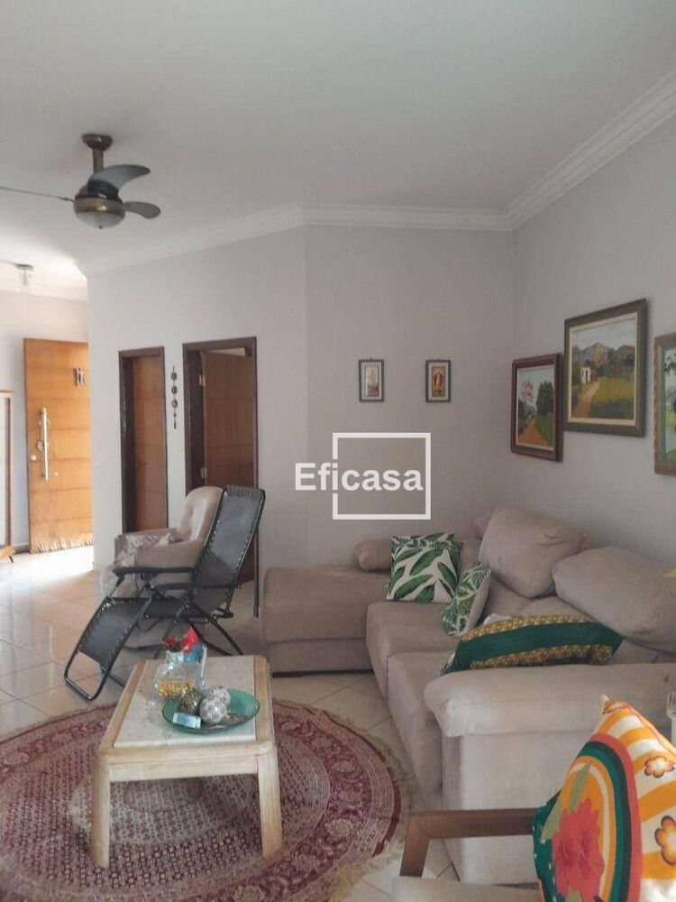 Casa à venda com 3 quartos, 220m² - Foto 2