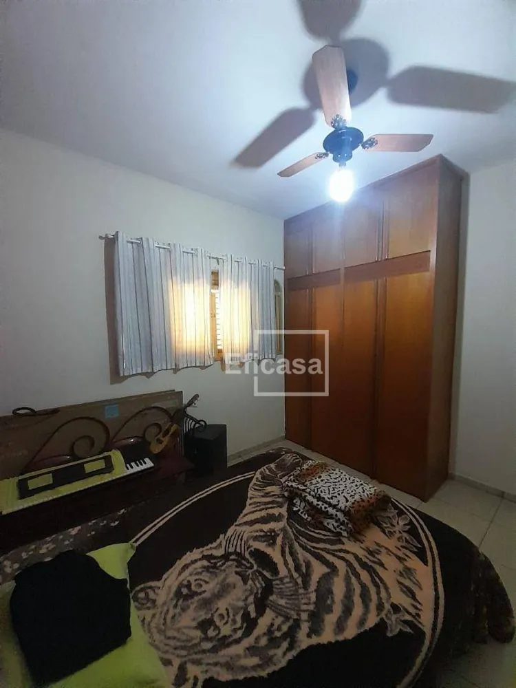 Casa, 3 quartos, 230 m² - Foto 1