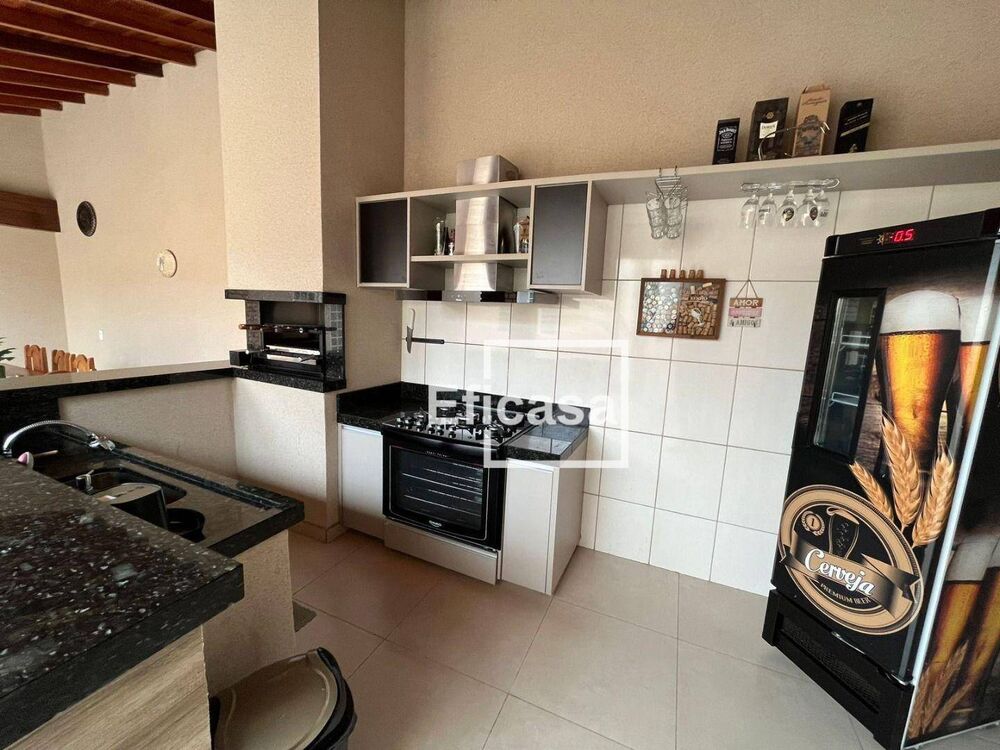 Casa, 3 quartos, 220 m² - Foto 2