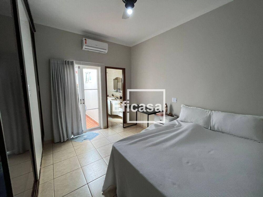 Casa, 3 quartos, 220 m² - Foto 4