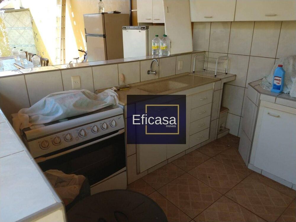 Casa à venda com 3 quartos, 280m² - Foto 1