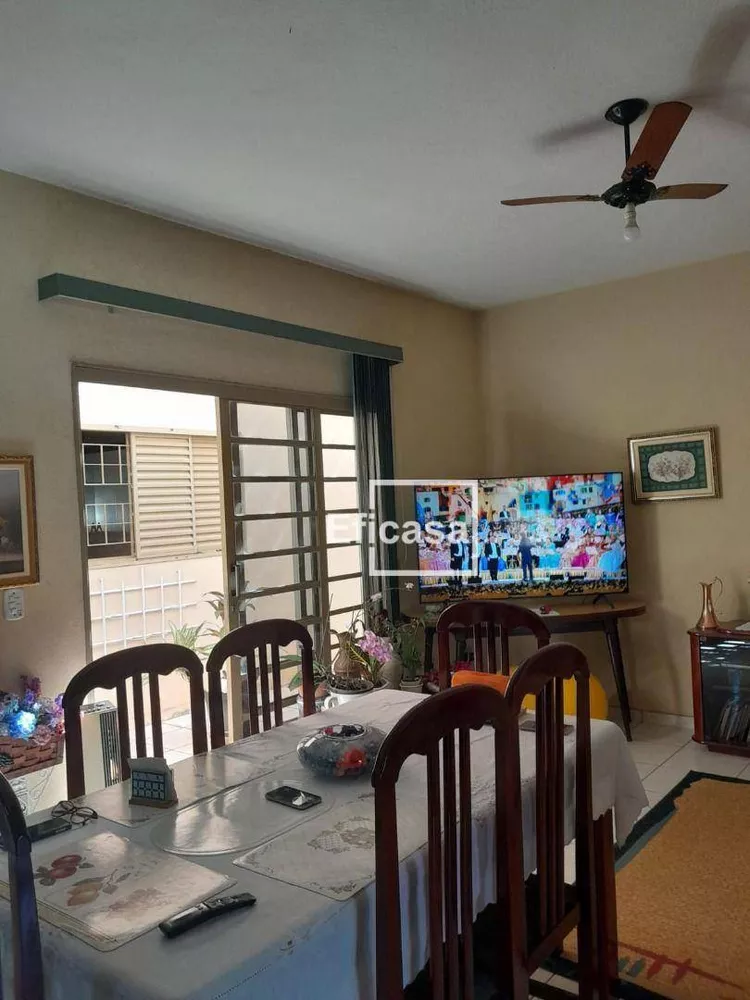 Casa, 2 quartos, 140 m² - Foto 1
