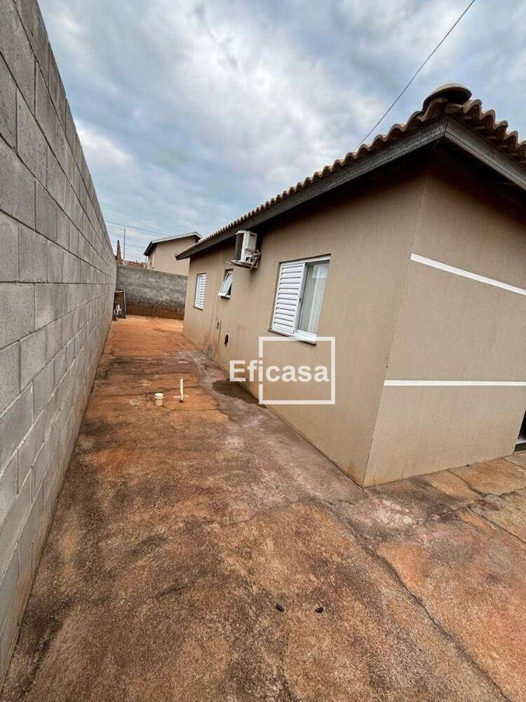 Casa à venda com 2 quartos, 80m² - Foto 2
