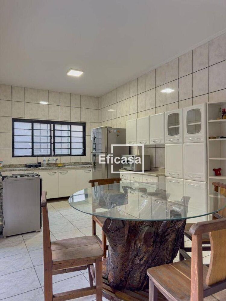 Casa, 3 quartos, 212 m² - Foto 1