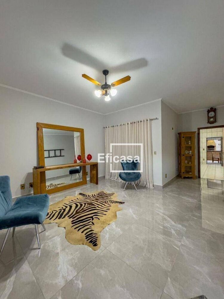 Casa, 3 quartos, 212 m² - Foto 2