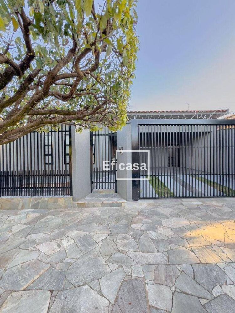 Casa, 3 quartos, 212 m² - Foto 3