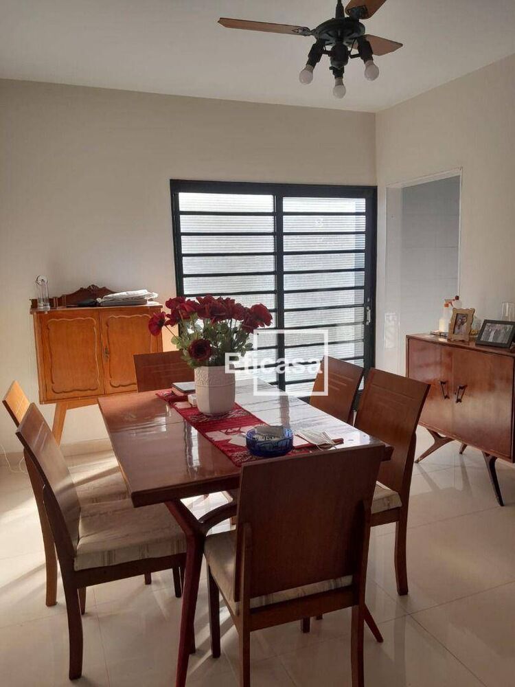 Casa, 3 quartos, 270 m² - Foto 1